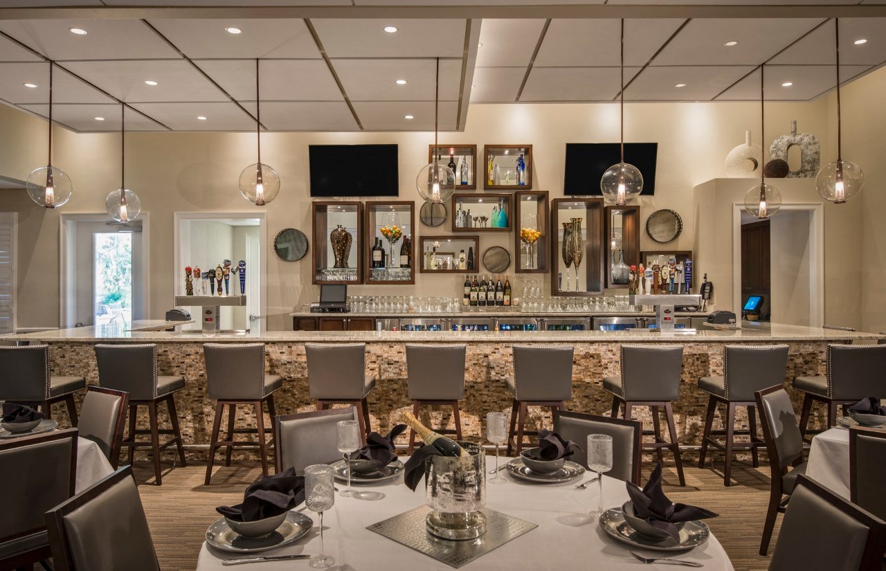 Hunter's Ridge Clubhouse interior design: bar and dining