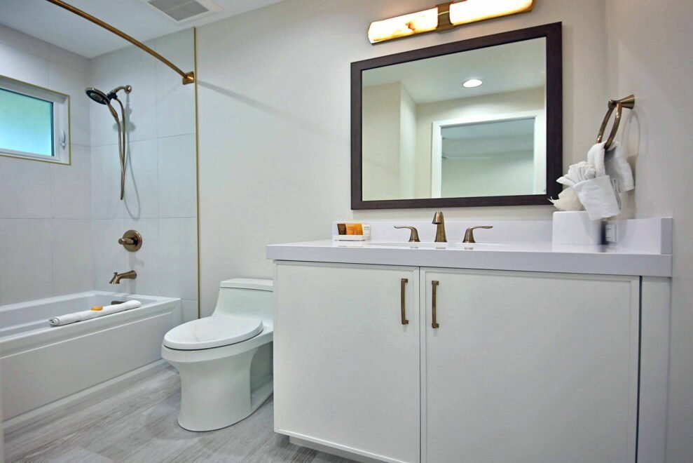 Beach House 7 South Seas Rental interior design: bathroom