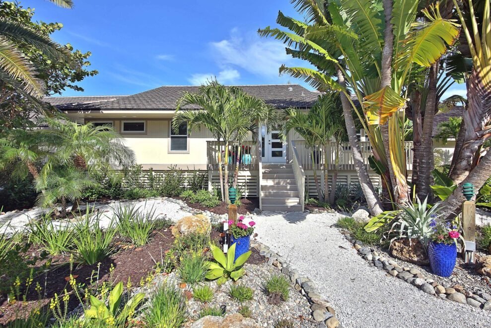 Beach House 7 South Seas Rental interior design: exterior view