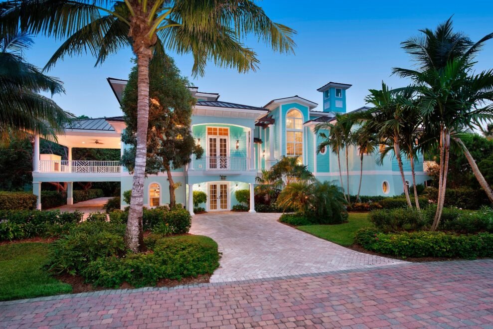 Colorful Captiva interior design: exterior view