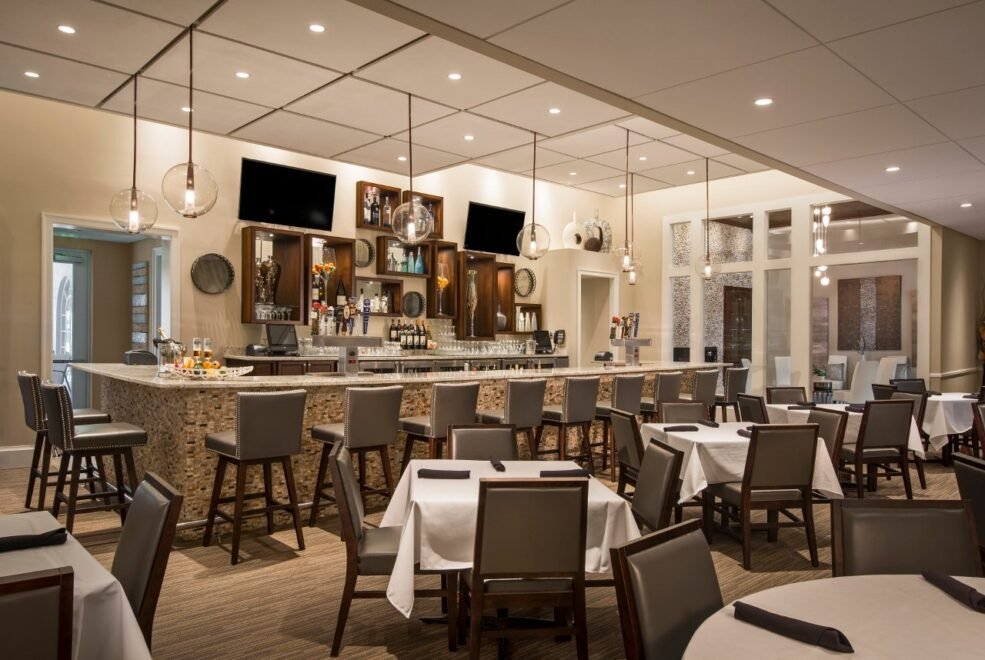 Hunter's Ridge Clubhouse interior design: bar and dining