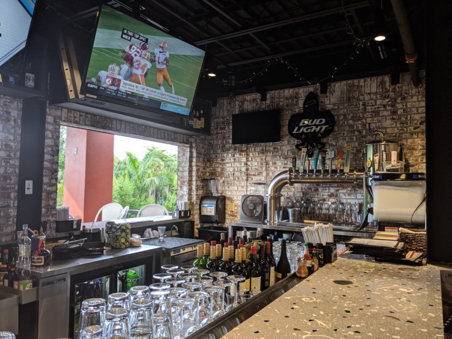 Mudbugs Cajun Restaurant interior design: bar
