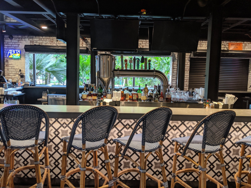 Mudbugs Cajun Restaurant interior design: bar