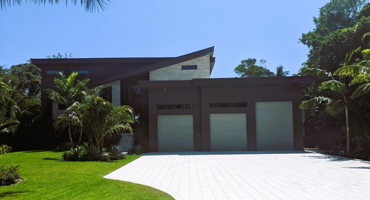 Retro Captiva interior design: exterior